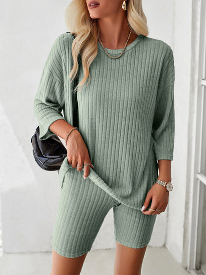 Women's new style elegant, fashionable and casual round neck and mid-sleeve suit